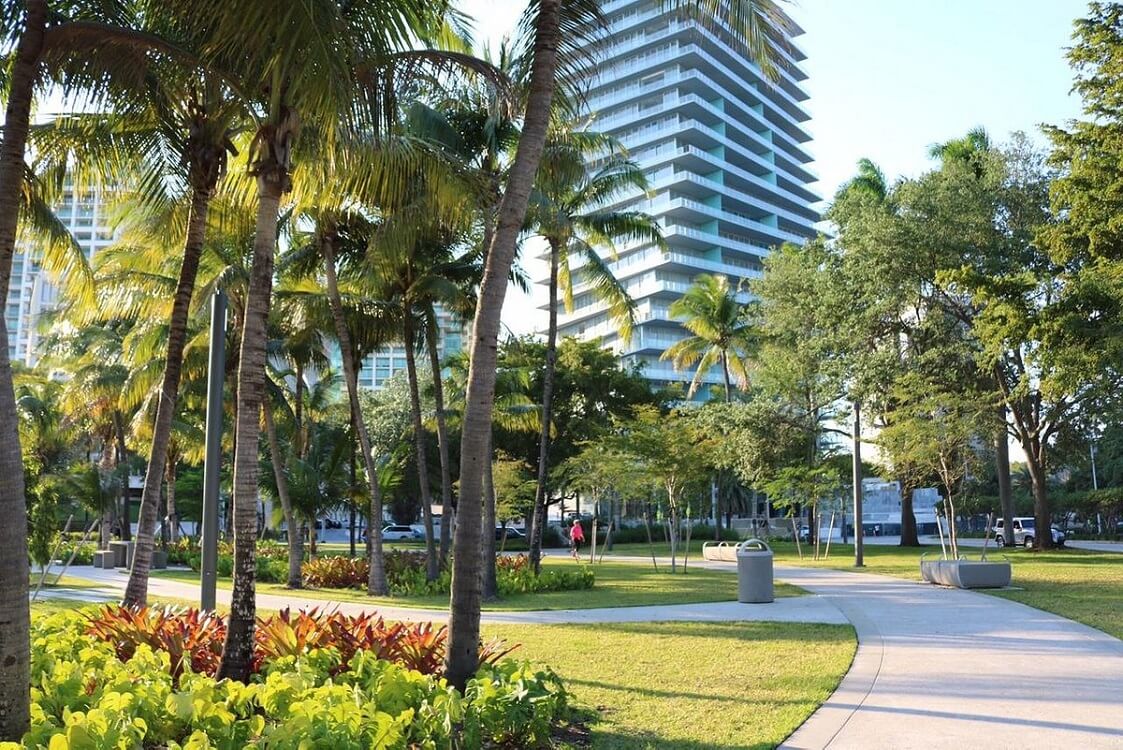 Coconut Grove, staying in Miami in one of the neighborhoods with the most cultural and leisure offer